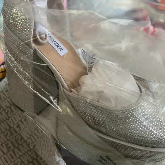 Brand new never worn in box steve madden sparkle silver 5” platform mary janes - Picture 2 of 3